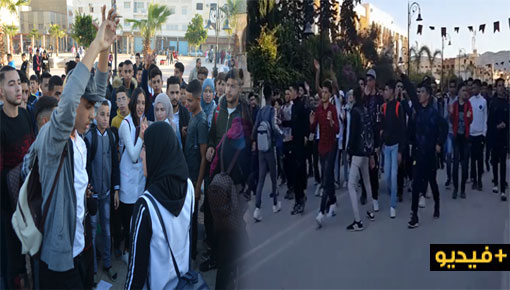 شاهدوا.. تلاميذ الدريوش يحتجون ضد التوقيت الصيفي ويقررون مقاطعة الدراسة للإطاحة بها شاهدوا.. تلاميذ الدريوش يحتجون ضد التوقيت الصيفي ويقررون مقاطعة الدراسة للإطاحة بها
