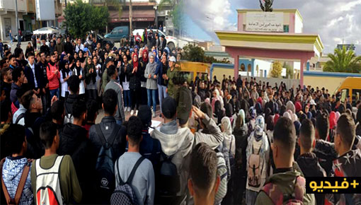شاهدوا.. تلاميذ الدريوش يواصلون الاحتجاج ضد "ساعة الحكومة" ويتمسكون بتوقيت غرينتش شاهدوا.. تلاميذ الدريوش يواصلون الاحتجاج ضد "ساعة الحكومة" ويتمسكون بتوقيت غرينتش