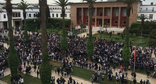 التلاميذ يواصلون مقاطعتهم للدراسة في المؤسسات العمومية احتجاجا على ساعة الحكومة