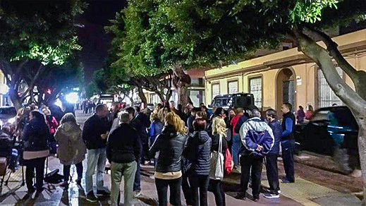 اسبان ومغاربة مقيمون يحتجون على الدعارة بمليلية اسبان ومغاربة مقيمون يحتجون على الدعارة بمليلية