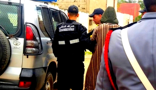 الدريوش.. الدرك الملكي ينهي نشاط "عويطا" أخطر عناصر سرقة منازل أفراد الجالية بالمدينة الدريوش.. الدرك الملكي ينهي نشاط "عويطا" أخطر عناصر سرقة منازل أفراد الجالية بالمدينة
