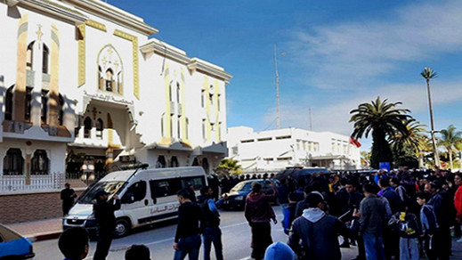 ابتدائية الحسيمة تدين معتقلا على خلفية "حراك الريف" بـ 20 سنة سجنا ابتدائية الحسيمة تدين معتقلا على خلفية "حراك الريف" بـ 20 سنة سجنا