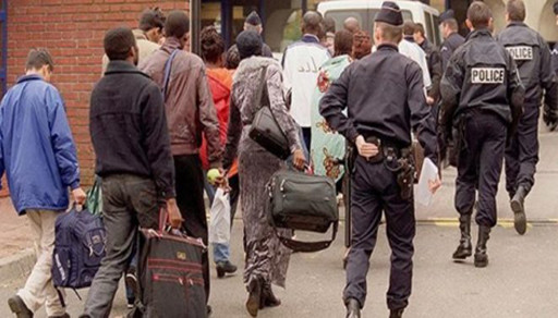 إصدار 16 حكماً ضد أشخاص ساعدوا مهاجرين مقيمين بصورة غير قانونية في بلجيكا إصدار 16 حكماً ضد أشخاص ساعدوا مهاجرين مقيمين بصورة غير قانونية في بلجيكا