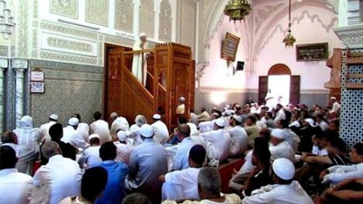 بسبب نفيه وجود عذاب "القبر".. مندوبية وزارة الأوقاف بالحسيمة تعزل إمام مسجد بسبب نفيه وجود عذاب "القبر".. مندوبية وزارة الأوقاف بالحسيمة تعزل إمام مسجد