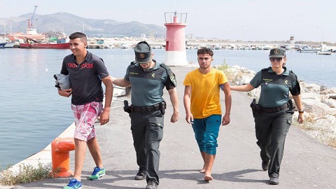 وزير الداخلية الإسباني: حكومتنا تعمل مع الرباط لترحيل القاصرين المغاربة لبلدهم وزير الداخلية الإسباني: حكومتنا تعمل مع الرباط لترحيل القاصرين المغاربة لبلدهم