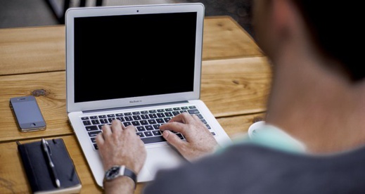 وزارة الاتصال تلزم المواقع الالكترونية غير المستوفية للشروط القانونية بالتوقف عن النشر وزارة الاتصال تلزم المواقع الالكترونية غير المستوفية للشروط القانونية بالتوقف عن النشر