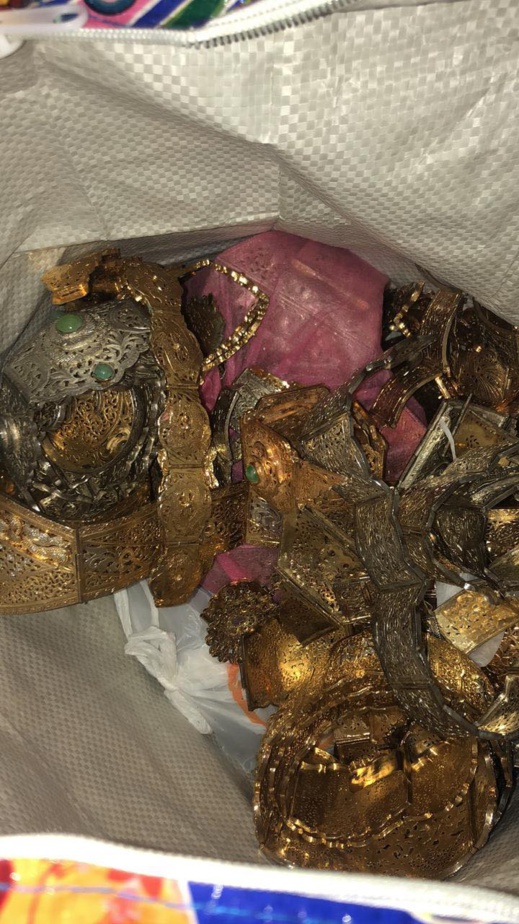 تفتيش حافلة بالقرب من "مرجان" يسفر عن إيقاف مواطن وحجز كمية مهمة من الحلي بالناظور تفتيش حافلة بالقرب من "مرجان" يسفر عن إيقاف مواطن وحجز كمية مهمة من الحلي بالناظور