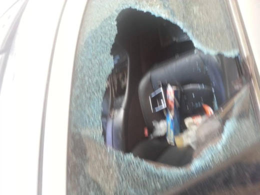 بالصور.. مواطن يستفيق على سرقة قطع ومحتويات ثمينة من سيارته وسط الناظور بالصور.. مواطن يستفيق على سرقة قطع ومحتويات ثمينة من سيارته وسط الناظور