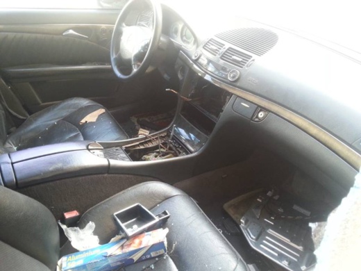 بالصور.. مواطن يستفيق على سرقة قطع ومحتويات ثمينة من سيارته وسط الناظور بالصور.. مواطن يستفيق على سرقة قطع ومحتويات ثمينة من سيارته وسط الناظور