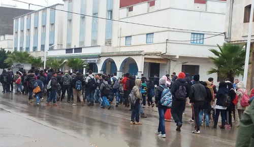 المجتمع المدني بـ"بن الطيب" يستعد لخوض احتجاج ساخن على خلفية طرد 8 تلاميذ من اعدادية وسط البلدة