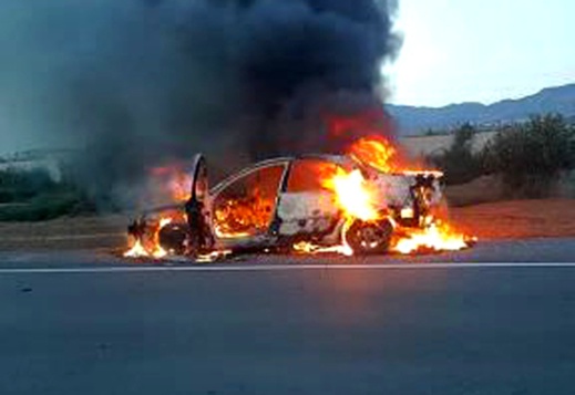 الدريوش.. ألسنة النيران تلتهم هيكل سيارة قرب مدخل مدينة ميضار الدريوش.. ألسنة النيران تلتهم هيكل سيارة قرب مدخل مدينة ميضار