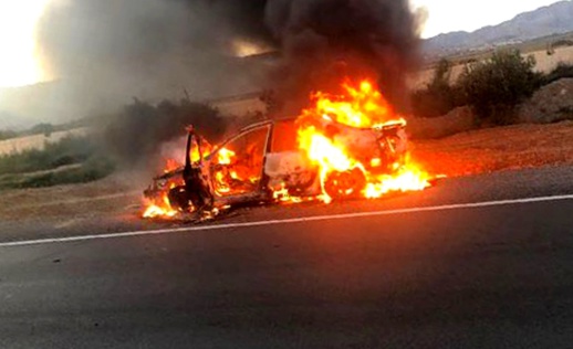 الدريوش.. ألسنة النيران تلتهم هيكل سيارة قرب مدخل مدينة ميضار الدريوش.. ألسنة النيران تلتهم هيكل سيارة قرب مدخل مدينة ميضار