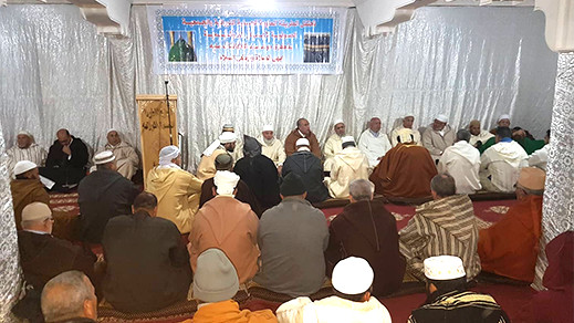 الطريقة العلوية الحسنية النورانية الكركرية بتمسمان تحي حفلا دينيا بمناسبة عيد المولد النبوي الطريقة العلوية الحسنية النورانية الكركرية بتمسمان تحي حفلا دينيا بمناسبة عيد المولد النبوي