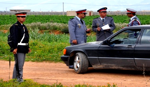 الدريوش.. الدرك الملكي يحجز سيارة تحمل صفائح مزورة بعد مطاردة هوليودية على طريق بن الطيب الدريوش.. الدرك الملكي يحجز سيارة تحمل صفائح مزورة بعد مطاردة هوليودية على طريق بن الطيب
