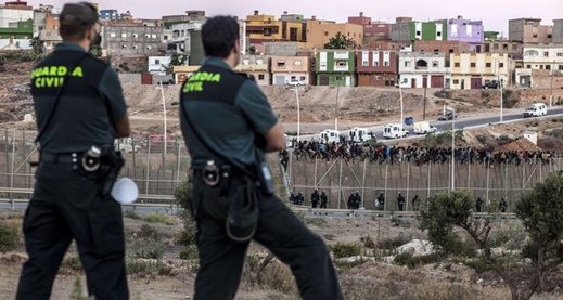 حزب "فوكس" يشرع في نفث سمومه العنصرية... طالب ببناء جدار يعزل الناظور ودفن رفات "فرانكو" بمليلية حزب "فوكس" يشرع في نفث سمومه العنصرية... طالب ببناء جدار يعزل الناظور ودفن رفات "فرانكو" بمليلية