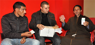 العائلة المصابة بمرض الرنح المخيخي بالحسيمة تتوصل بأدوية بعض المحسنين والجهات المسؤولة مطالبة بالتدخل  العائلة المصابة بمرض الرنح المخيخي بالحسيمة تتوصل بأدوية بعض المحسنين والجهات المسؤولة مطالبة بالتدخل