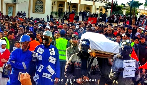 ابتدائية وجدة توزع 36 سنة سجنا نافذا على 16 معتقلا في أحداث حراك جرادة ابتدائية وجدة توزع 36 سنة سجنا نافذا على 16 معتقلا في أحداث حراك جرادة