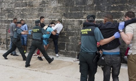 سلطات مليلية تطالب المساعدة من مدريد لترحيل أزيد من 1400 طفل مغربي سلطات مليلية تطالب المساعدة من مدريد لترحيل أزيد من 1400 طفل مغربي