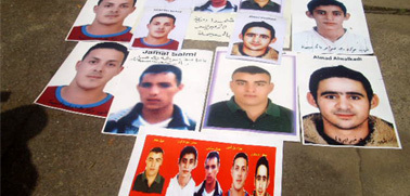 صور"شهداء 20 فبراير بالحسيمة" ترفرف عاليا بسماء الرباط وسط تضامن من معطلي الناظور صور"شهداء 20 فبراير بالحسيمة" ترفرف عاليا بسماء الرباط وسط تضامن من معطلي الناظور