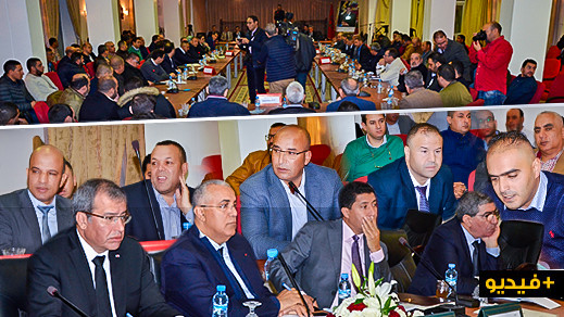 بحضور رئيس ووالي الجهة.. لقاء مثمر للمستثمرين بالناظور ينتهي بتوقيع إتفاقية ستساهم في إمتصاص البطالة بحضور رئيس ووالي الجهة.. لقاء مثمر للمستثمرين بالناظور ينتهي بتوقيع إتفاقية ستساهم في إمتصاص البطالة