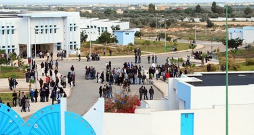 الصمدي: برمجة حصص دراسية في الجامعات تزامنا وصلاة الجمعة أمر يخالف القانون الصمدي: برمجة حصص دراسية في الجامعات تزامنا وصلاة الجمعة أمر يخالف القانون