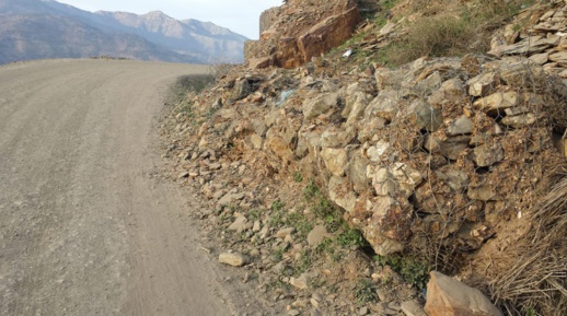 إستياء الساكنة اثر توقف تهيئة الطريق الرابط بين جماعة ثلاثاء كتامة ودوار أضغوس بإقليم الحسيمة إستياء الساكنة اثر توقف تهيئة الطريق الرابط بين جماعة ثلاثاء كتامة ودوار أضغوس بإقليم الحسيمة