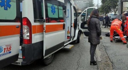 وفاة مهاجر مغربي في الشارع العام دون اكتراث المارة لوضعه وفاة مهاجر مغربي في الشارع العام دون اكتراث المارة لوضعه