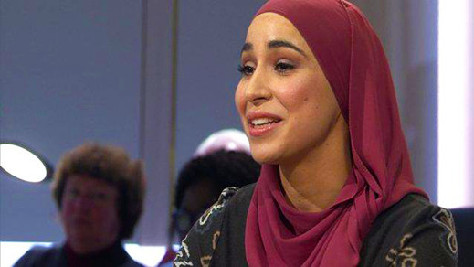 حفصة البزيوي أول إمرأة محجبة في مجلس مدينة “غنت” ببلجيكا حفصة البزيوي أول إمرأة محجبة في مجلس مدينة “غنت” ببلجيكا