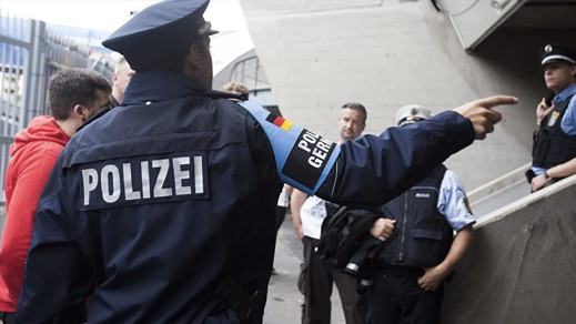 ألمانيا.. تفتيش مسجد للاشتباه في تورط إمامه في أنشطة إرهابية ألمانيا.. تفتيش مسجد للاشتباه في تورط إمامه في أنشطة إرهابية