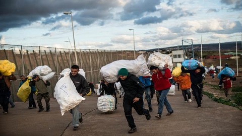 الحرب الاقتصادية تشتعل بين المغاربة والإسبان في مليلية المحتلة الحرب الاقتصادية تشتعل بين المغاربة والإسبان في مليلية المحتلة