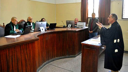 ابتدائية الحسيمة تدين مقاولاً زور شيكات مستثمر من الجالية بالسجن النافذ ابتدائية الحسيمة تدين مقاولاً زور شيكات مستثمر من الجالية بالسجن النافذ