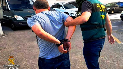 اعتقال 43 شخصا في تفكيك شبكتين لتهريب الحشيش اعتقال 43 شخصا في تفكيك شبكتين لتهريب الحشيش
