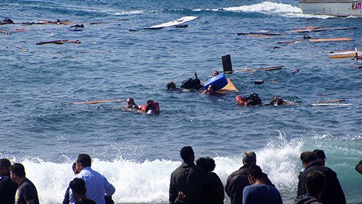 العثور على 11 جثة داخل قارب تائه قرب السواحل الإسبانية