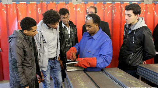 الحكومة الألمانية تصادق رسميا على قانون هجرة العمالة المتخصصة من خارج الإتحاد الأوروبي الحكومة الألمانية تصادق رسميا على قانون هجرة العمالة المتخصصة من خارج الإتحاد الأوروبي