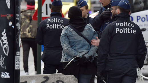 صورة.. بلجيكا ترفض منح اللجوء لـ"الأرملة السوداء" مجددا وتحتجزها في مركز مغلق تمهيدا لترحيلها الى المغرب صورة.. بلجيكا ترفض منح اللجوء لـ"الأرملة السوداء" مجددا وتحتجزها في مركز مغلق تمهيدا لترحيلها الى المغرب