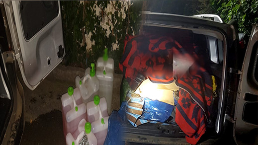 بعد مطاردة هوليودية.. عناصر جمركية تحجز معدات لتنظيم الهجرة السرية بعد مطاردة هوليودية.. عناصر جمركية تحجز معدات لتنظيم الهجرة السرية