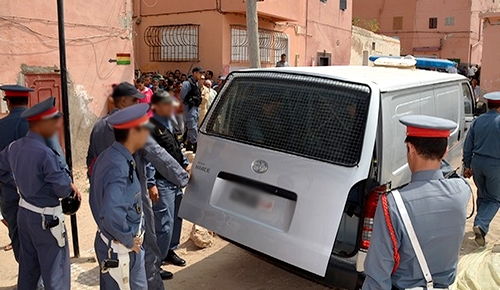 توقيف 16 دركيا بضواحي طنجة وإيداعهم السجن بسبب تورطهم في تهريب الحشيش توقيف 16 دركيا بضواحي طنجة وإيداعهم السجن بسبب تورطهم في تهريب الحشيش