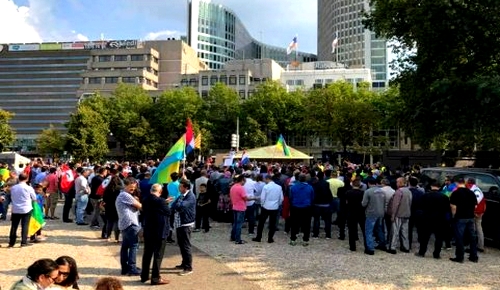 مغاربة وفعاليات حقوقية وجمعوية بأوربا يحتجون بباريس ضد مافيا العقار والرعي الجائر مغاربة وفعاليات حقوقية وجمعوية بأوربا يحتجون بباريس ضد مافيا العقار والرعي الجائر