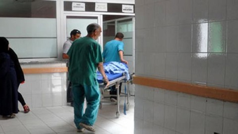 نقل فتاة يافعة إلى قسم الإنعاش بمستشفى الناظور بعد محاولتها الانتحار بتجرّع سائل مبيد الحشرات نقل فتاة يافعة إلى قسم الإنعاش بمستشفى الناظور بعد محاولتها الانتحار بتجرّع سائل مبيد الحشرات
