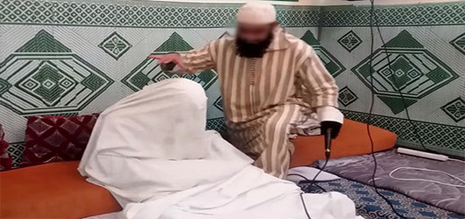 الحسيمة.. منزل لممارسة الرقية الشرعية يقلق ساكنة جماعة إمزورن الحسيمة.. منزل لممارسة الرقية الشرعية يقلق ساكنة جماعة إمزورن