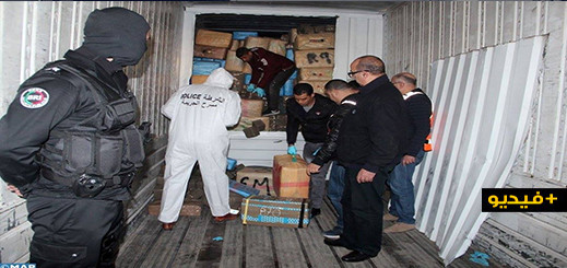 شاهدوا.. المديرية العامة للأمن الوطني تكشف كمية المخدرات الكبيرة التي تم حجزها بطنجة شاهدوا.. المديرية العامة للأمن الوطني تكشف كمية المخدرات الكبيرة التي تم حجزها بطنجة