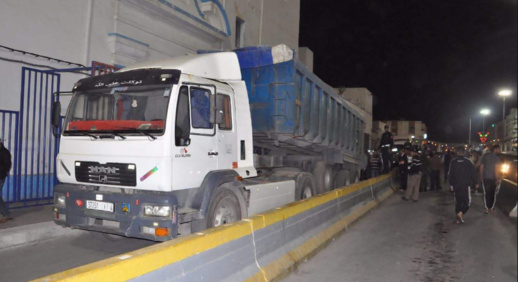 سلطات مليلية تعتزم منع شاحنات السلع غير المتوفرة على شروط السلامة البيئية سلطات مليلية تعتزم منع شاحنات السلع غير المتوفرة على شروط السلامة البيئية