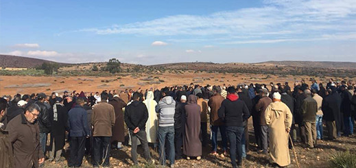 شاهدوا.. جنازة مدير مجموعة مدارس "أرميلة" الذي توفي داخل سكنه الوظيفي بإقليم الدريوش شاهدوا.. جنازة مدير مجموعة مدارس "أرميلة" الذي توفي داخل سكنه الوظيفي بإقليم الدريوش