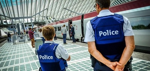 بلجيكا..إعتقال مهاجرين غير شرعيين في حملة تفتيشية للشرطة في محطة القطار بلجيكا..إعتقال مهاجرين غير شرعيين في حملة تفتيشية للشرطة في محطة القطار