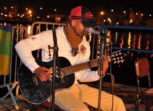 الفنان الريفي "عماد أسافو" مُقتفي أثر الرائدين "إيزري والوليد" يصدر عمله الجديد الفنان الريفي "عماد أسافو" مُقتفي أثر الرائدين "إيزري والوليد" يصدر عمله الجديد