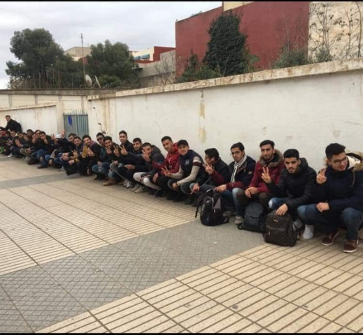 الحركة الطلابية بالعروي تواصل شل حركة حافلات "فيكتاليا" وسط مطالب بتدخل العامل لإنهاء العبث الحركة الطلابية بالعروي تواصل شل حركة حافلات "فيكتاليا" وسط مطالب بتدخل العامل لإنهاء العبث