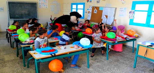 الحسيمة.. ترويج صور تسليم جوائز لتلاميذ مؤسسة تعليمية بالحسيمة يثير غضب نشطاء مواقع التواصل الاجتماعي