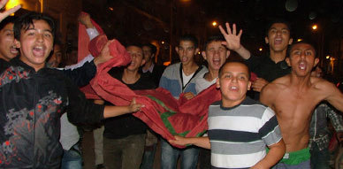 جماهير الدريوش تحتفل بانتصار الاسود جماهير الدريوش تحتفل بانتصار الاسود