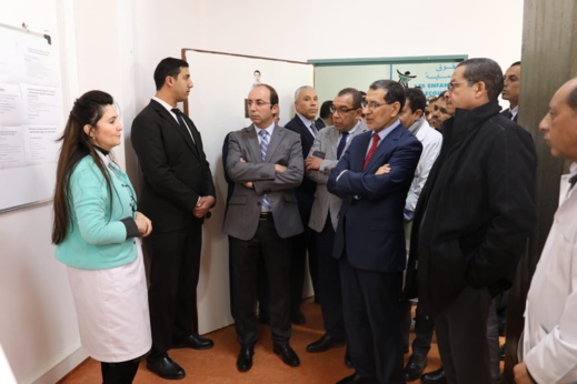 رئيس الحكومة ووزير الصحة يغادران مكتبيهما لتفقد المصابين بأنفلونزا الخنازير