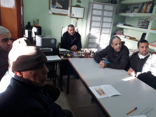 تبليط ساحة مدرسة البكري محور اجتماع لجمعية الآباء والأمهات قبيل البدء في الأشغال تبليط ساحة مدرسة البكري محور اجتماع لجمعية الآباء والأمهات قبيل البدء في الأشغال